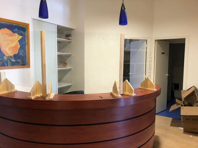 Plus de détails pour Bureau à vendre