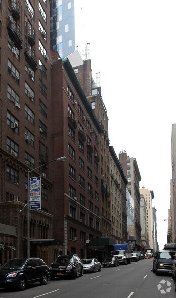 150 W 58th St, New York, NY à louer - Photo principale – Image 1 sur 5