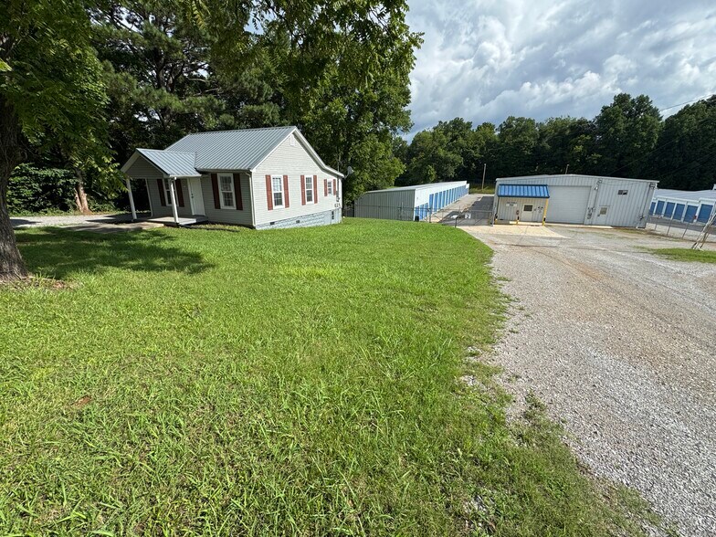321 W End Ave, McMinnville, TN à louer - Photo de l’immeuble – Image 3 sur 11