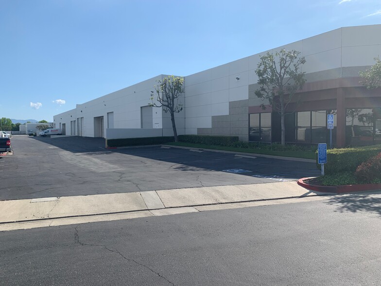 2020 Elm Ct, Ontario, CA à louer - Photo de l’immeuble – Image 3 sur 4