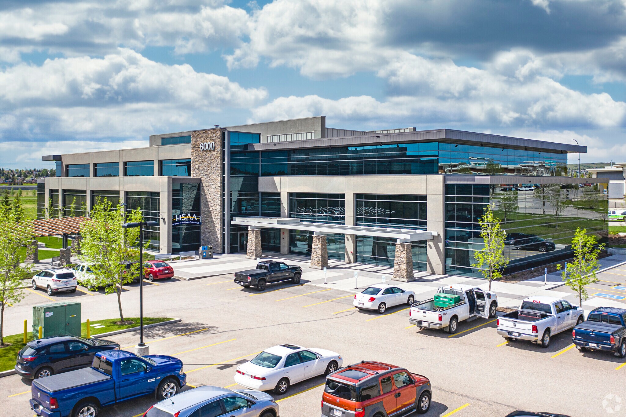 333 96th Ave NE, Calgary, AB à louer Photo de l’immeuble– Image 1 sur 10