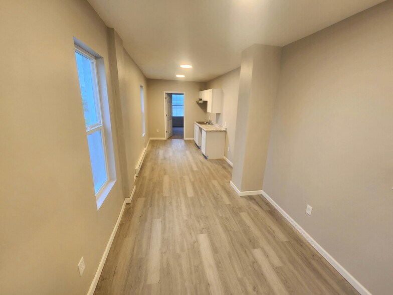 2104 E 28th St, Lorain, OH à vendre - Photo de l’immeuble – Image 2 sur 29