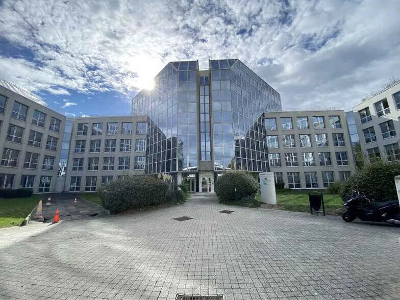 13 Avenue Morane Saulnier, Vélizy-Villacoublay à louer - Photo de l’immeuble – Image 1 sur 21
