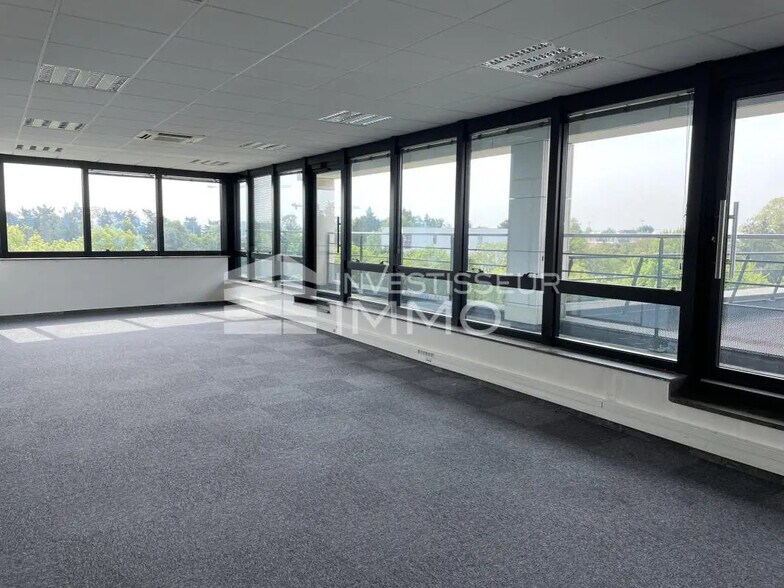 Bureau dans Bry-sur-Marne à louer - Photo de l’immeuble – Image 2 sur 11