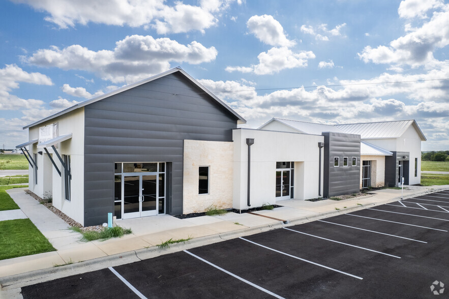 120 Riverwalk Dr, San Marcos, TX à louer - Photo de l’immeuble – Image 2 sur 8