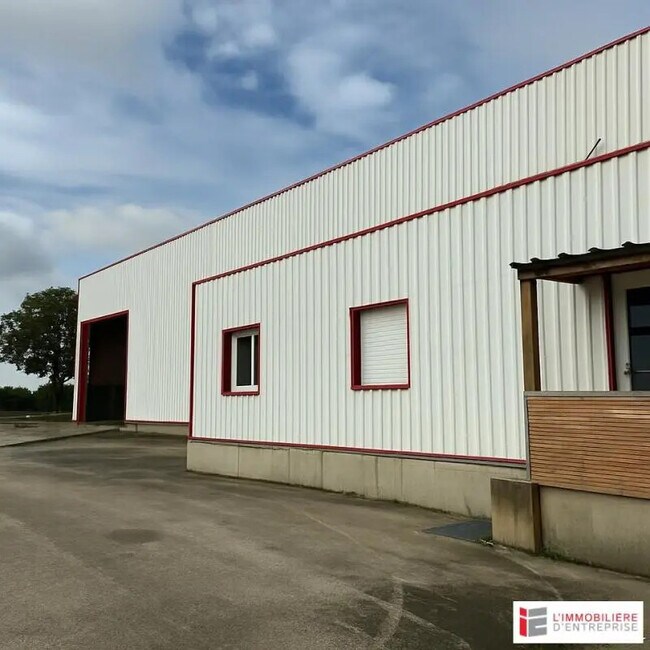 Plus de détails pour 5 Rue Du Champ De La Croix, Vennes - Local d’activités à vendre