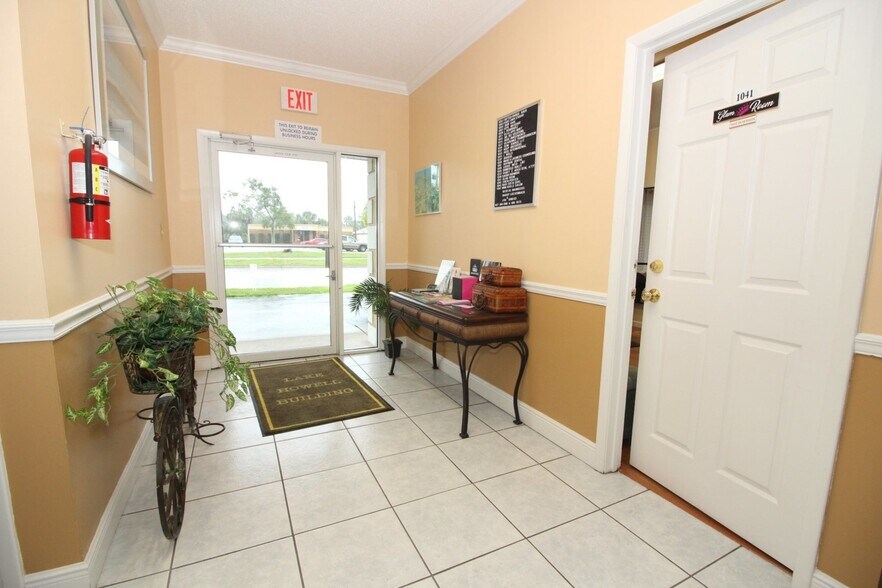 407 Lake Howell Rd, Maitland, FL à vendre - Photo de l’immeuble – Image 3 sur 21