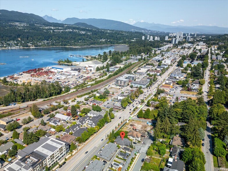 2325 St Johns St, Port Moody, BC à louer - Photo de l’immeuble – Image 3 sur 4