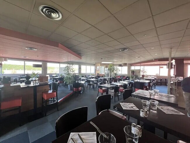 Plus de détails pour Local commercial à vendre