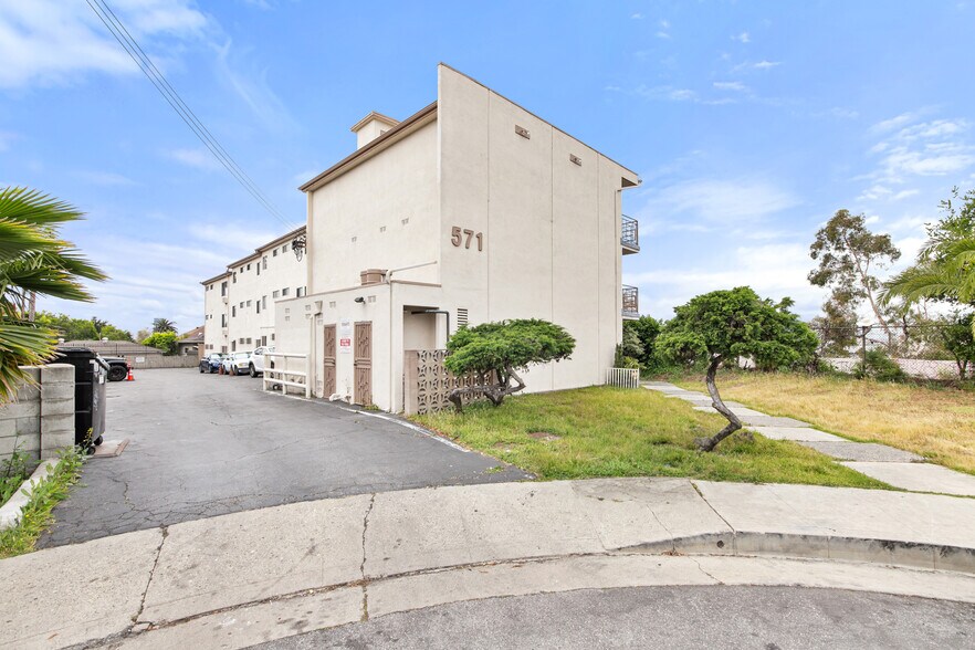 571 Fairview Ave, Los Angeles, CA à vendre - Photo de l’immeuble – Image 2 sur 25