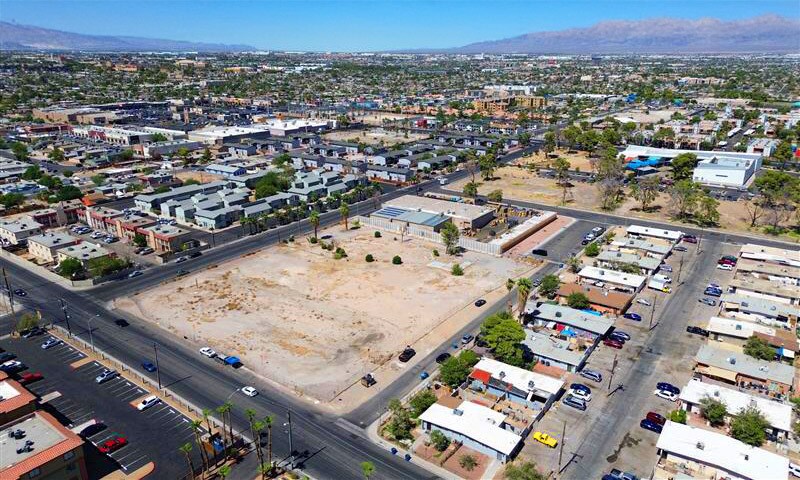 520-540 N 28th St, Las Vegas, NV à vendre - Photo de l’immeuble – Image 2 sur 6