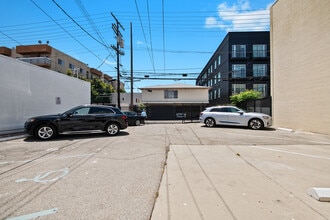 355-359 N Fairfax Ave, Los Angeles, CA à louer Photo intérieure– Image 1 sur 11