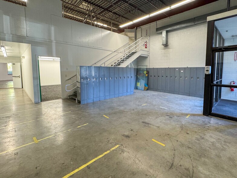 14 Blackstone Valley Pl, Lincoln, RI à louer - Photo de l’immeuble – Image 3 sur 11