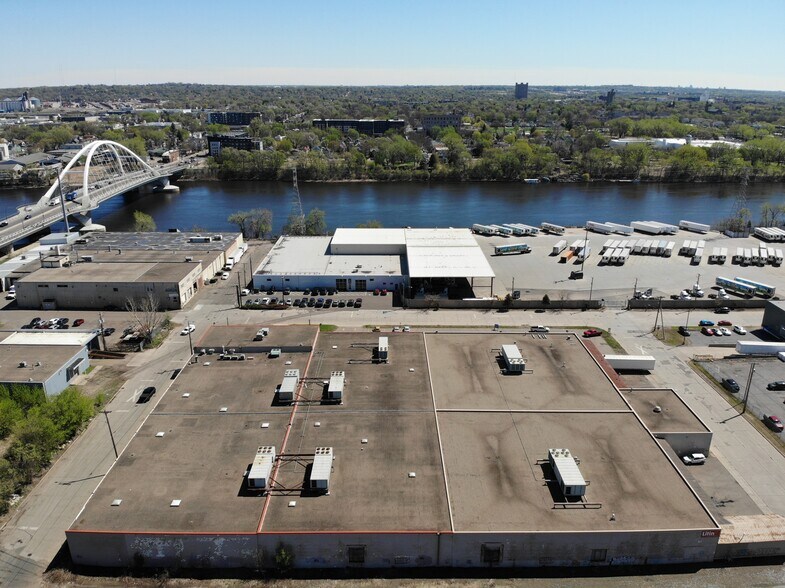 3003 Pacific St, Minneapolis, MN à louer - Photo de l’immeuble – Image 3 sur 9