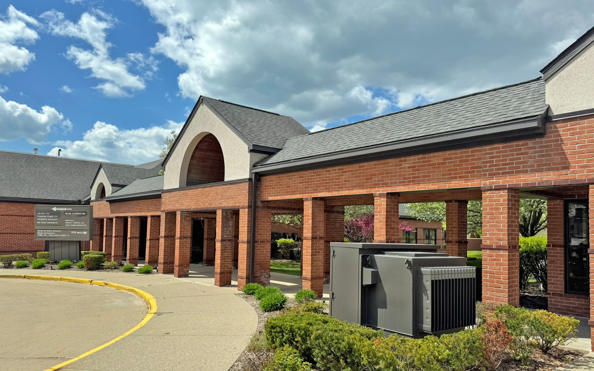 35050-35054 23 Mile Rd, New Baltimore, MI à louer Photo intérieure– Image 1 sur 8