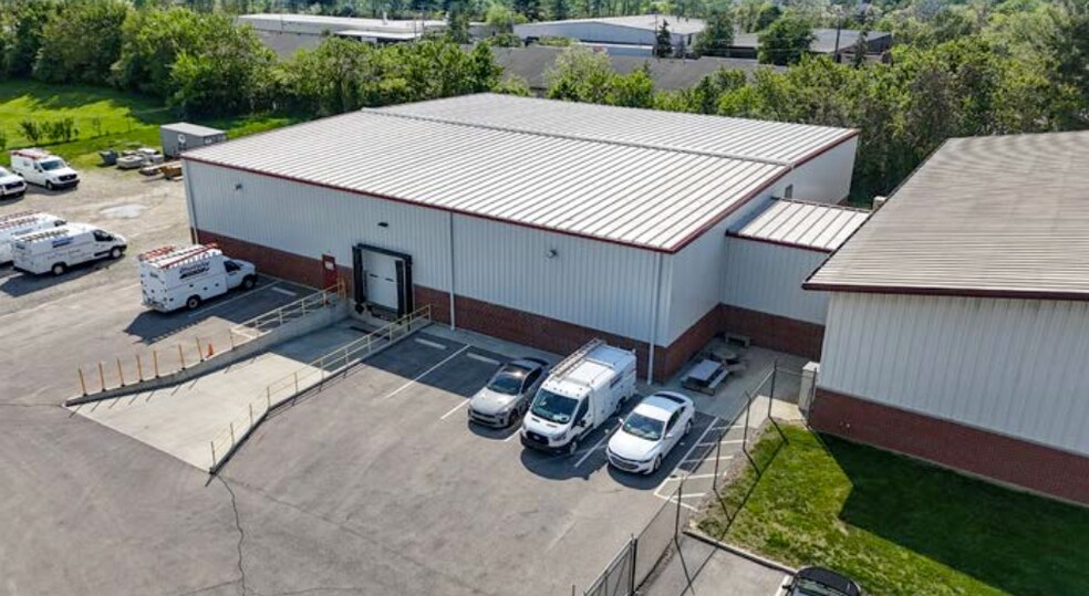 4585 Cornell Rd, Blue Ash, OH à louer - Photo de l’immeuble – Image 3 sur 25