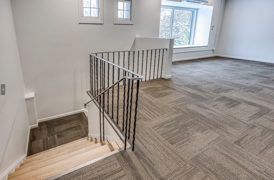 204 St George St, Toronto, ON à louer - Photo intérieure – Image 3 sur 9