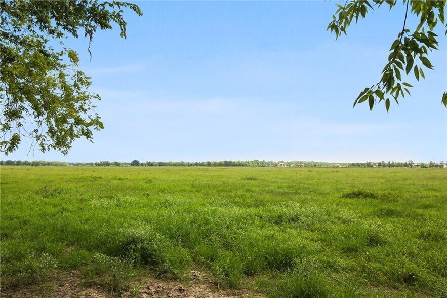 886,87-888 Shamrock Dr, Des Allemands, LA à vendre - Aérien – Image 2 sur 2