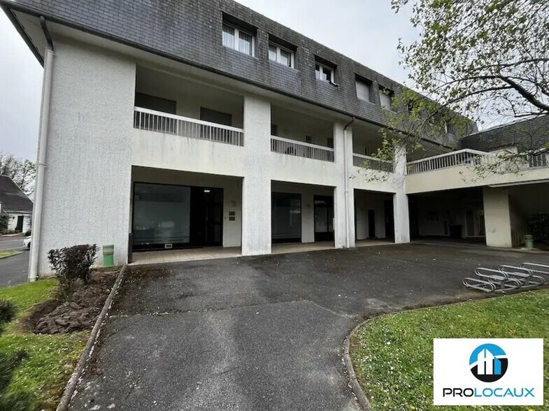 Local d’activités dans Gouvieux à louer - Photo de l’immeuble – Image 1 sur 8