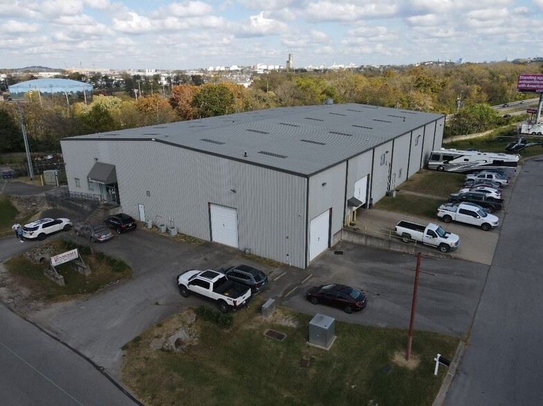 121 Duluth Ave, Nashville, TN à louer - Photo de l’immeuble – Image 3 sur 3