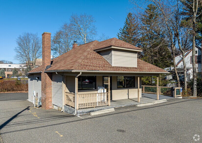 702 Chase Pky, Waterbury, CT à louer - Photo de l’immeuble – Image 2 sur 7