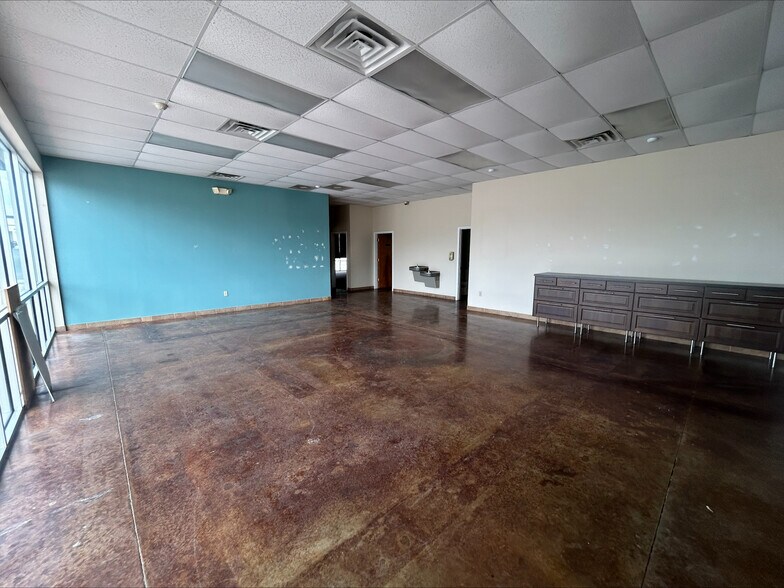 7122 San Pedro Ave, San Antonio, TX à louer - Photo de l’immeuble – Image 2 sur 14