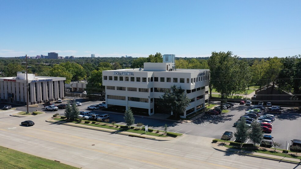 2738 E 51st St, Tulsa, OK à louer - Photo de l’immeuble – Image 2 sur 5