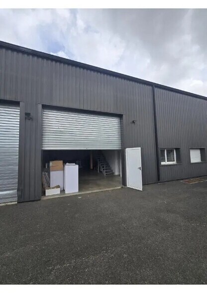 Local d’activités dans Eysines à louer - Photo de l’immeuble – Image 2 sur 4