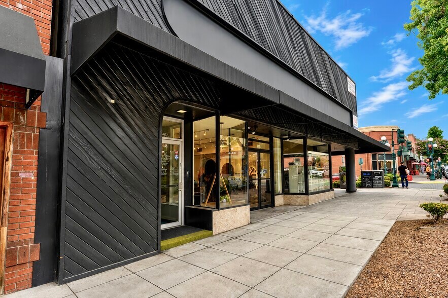 501 S Myrtle Ave, Monrovia, CA à vendre - Photo de l’immeuble – Image 3 sur 60