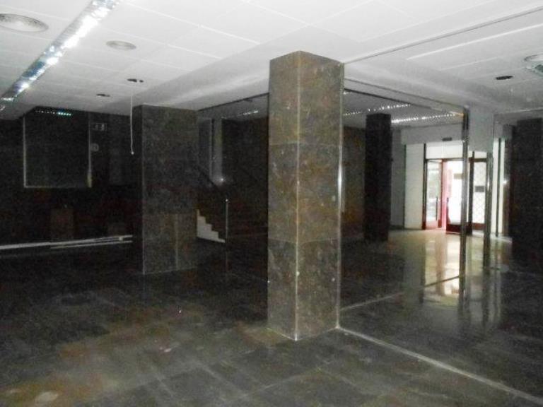 Local commercial dans Córdoba, Córdoba à vendre - Photo de l’immeuble – Image 3 sur 8