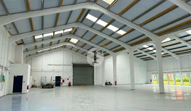 Plus de détails pour Bureau, Local d'activités à louer