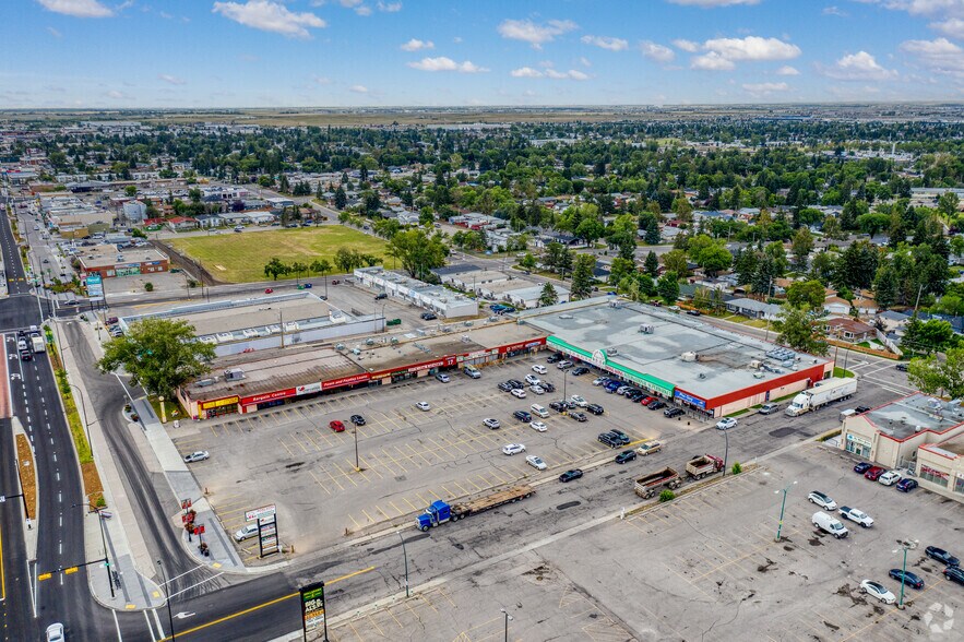 3211-3235 17 Av SE, Calgary, AB à louer - Photo de l’immeuble – Image 1 sur 7