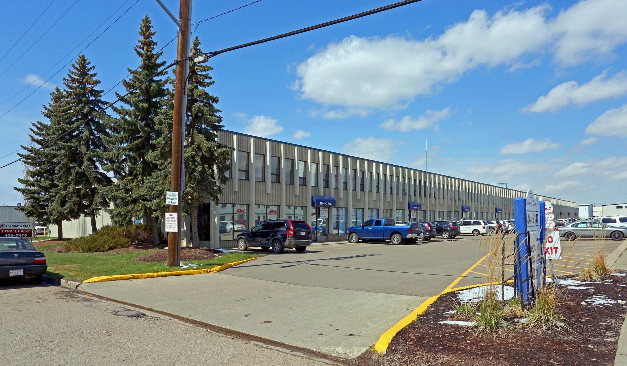 9804-9840 47th Ave NW, Edmonton, AB à louer Photo principale– Image 1 sur 5
