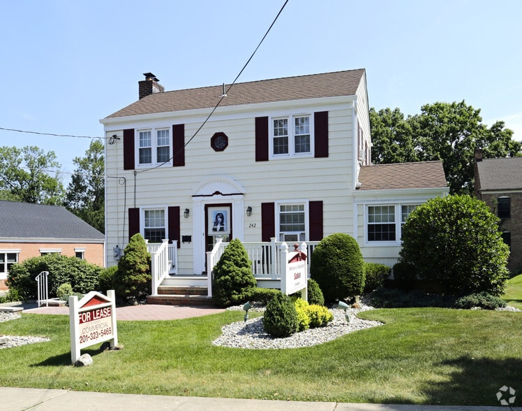 242 Main St, Madison, NJ à louer - Photo de l’immeuble – Image 3 sur 5