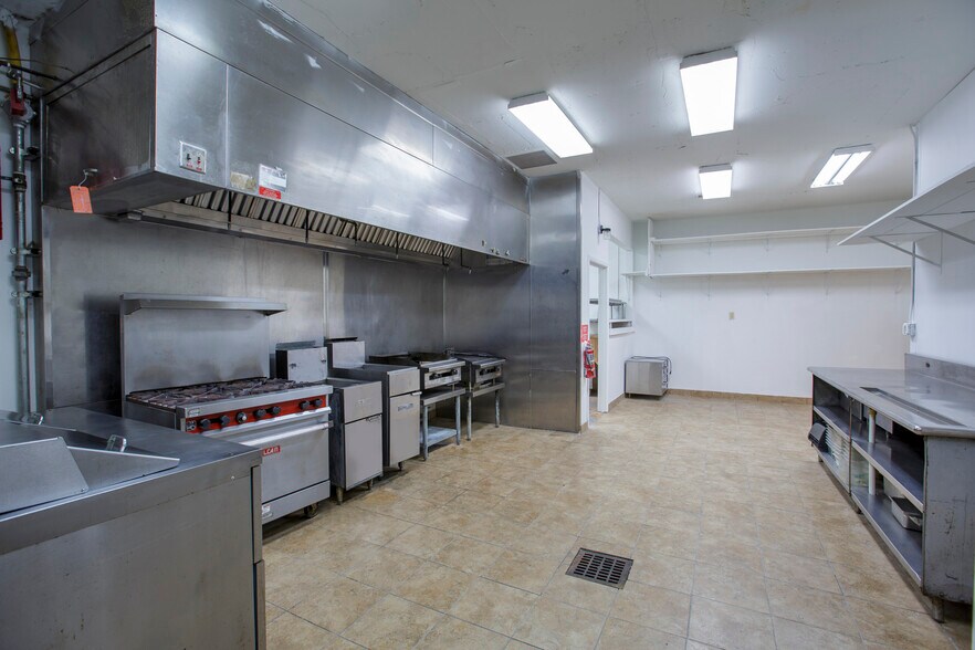 8016 Arlington Expy, Jacksonville, FL à louer - Photo intérieure – Image 3 sur 18