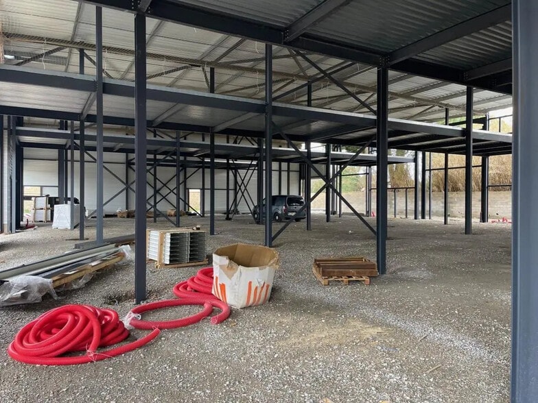 Local d'activités dans Lunel à vendre - Photo de l’immeuble – Image 2 sur 10