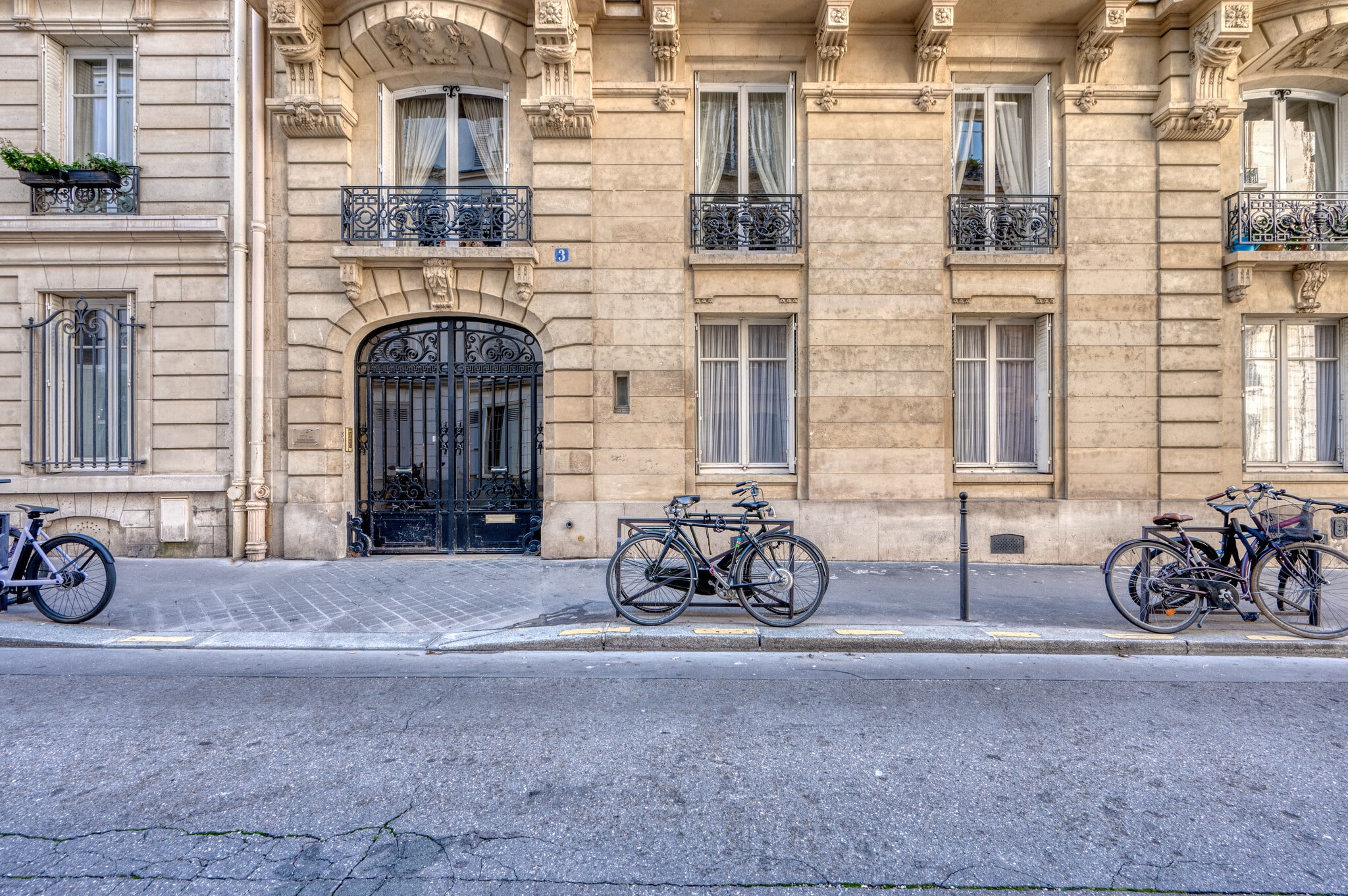 Immeuble residentiel dans Paris à vendre Photo principale– Image 1 sur 15