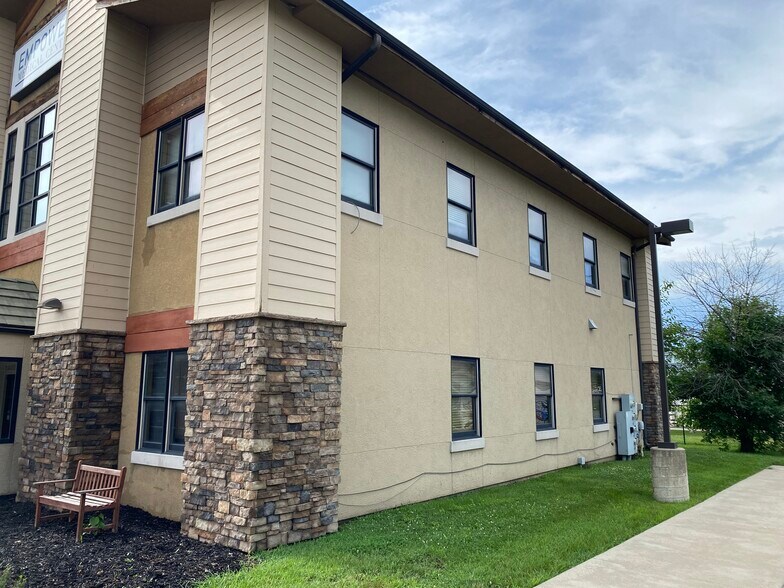 354 Greenwich Dr, Lees Summit, MO à vendre - Photo de l’immeuble – Image 3 sur 40