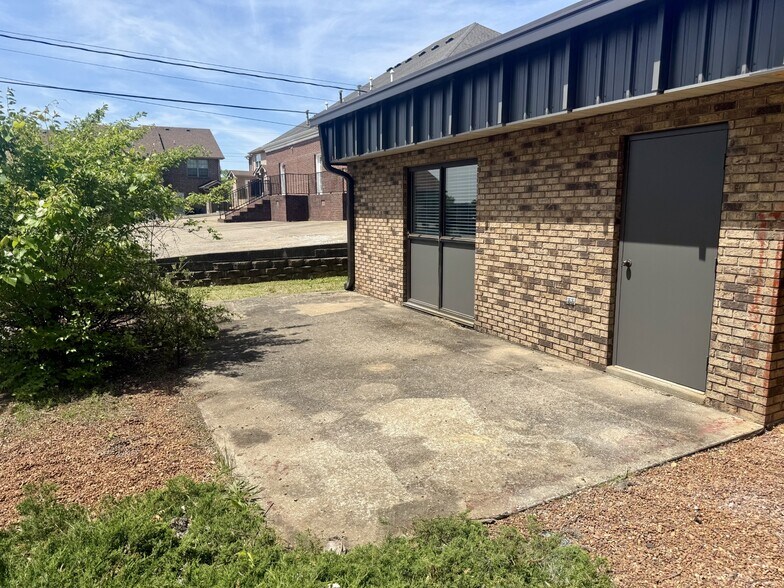 1854 Memorial Dr, Clarksville, TN à louer - Photo de l’immeuble – Image 2 sur 4