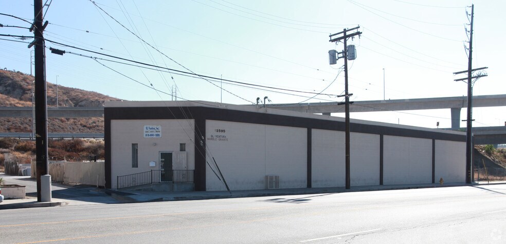 12595 Foothill Blvd, Sylmar, CA à louer - Photo de l’immeuble – Image 2 sur 4