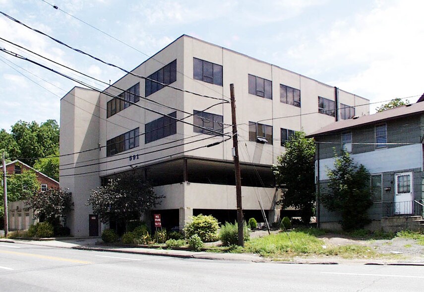 669 Broad Ave, Ridgefield, NJ à louer - Photo de l’immeuble – Image 2 sur 9