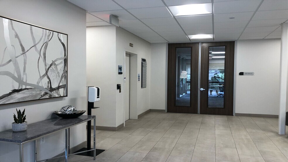 925 Capital Of Texas S, Austin, TX à louer - Photo intérieure – Image 3 sur 3