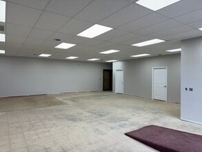 5060 Navarre Rd, Canton, OH à louer Photo intérieure– Image 2 sur 5