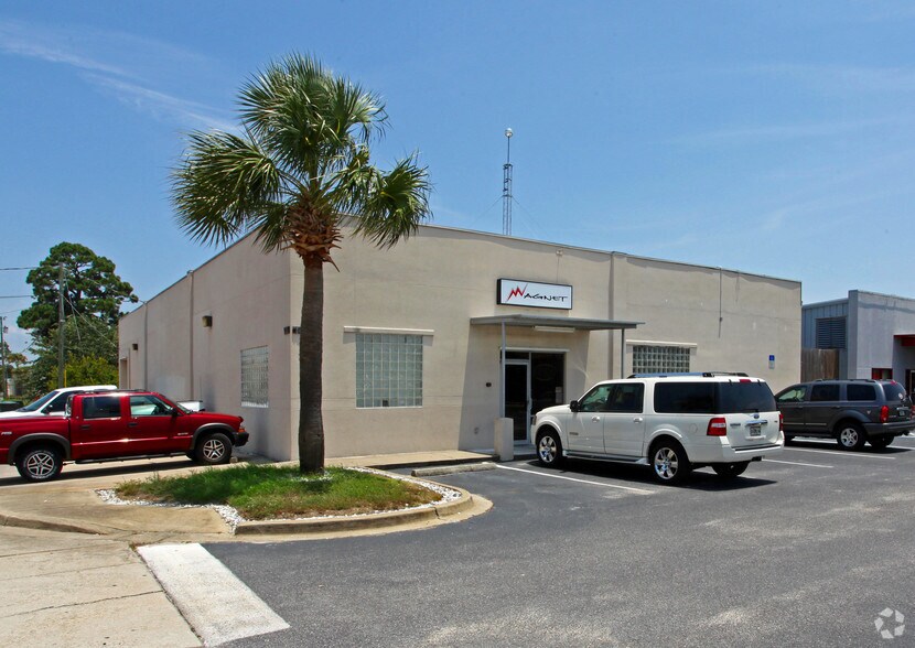 125 Ferry Rd SE, Fort Walton Beach, FL à louer - Photo de l’immeuble – Image 3 sur 39
