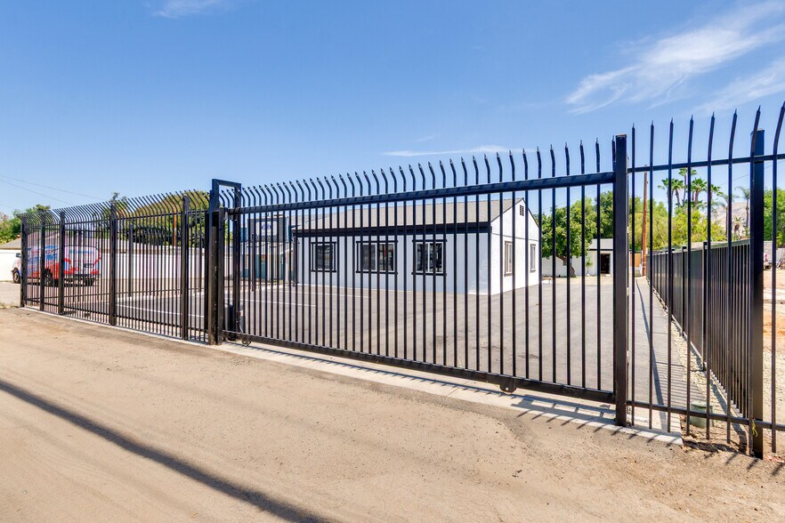 19620 Temescal Canyon Rd, Corona, CA à vendre - Photo de l’immeuble – Image 1 sur 27