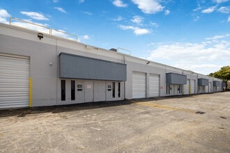 7950-7966 NW 14th St, Miami, FL à louer Photo de l’immeuble– Image 1 sur 9