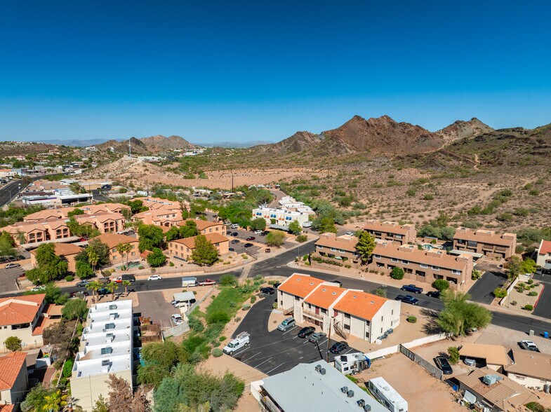 10644 N 15th Way, Phoenix, AZ à vendre - Photo de l’immeuble – Image 3 sur 12