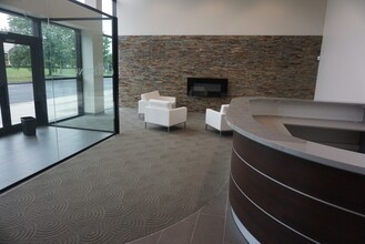 21 Worlds Fair Dr, Somerset, NJ à louer Photo intérieure– Image 2 sur 3