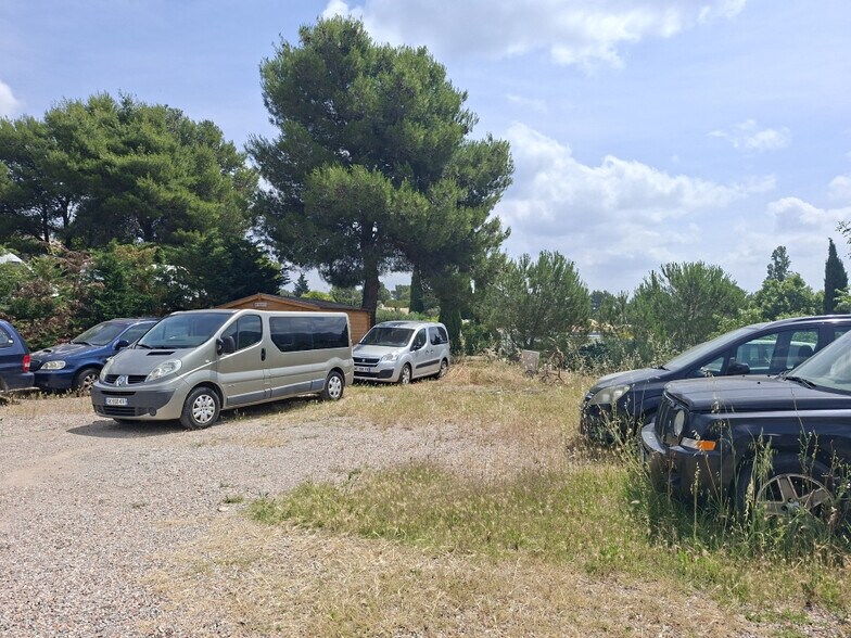 Terrain dans Le Muy à louer - Photo de l’immeuble – Image 3 sur 4