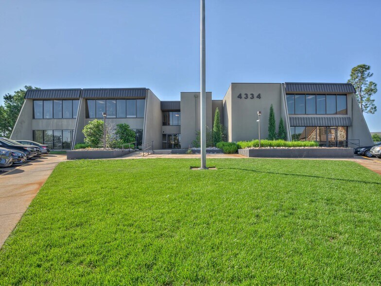 4334 NW Expressway, Oklahoma City, OK à louer - Photo de l’immeuble – Image 2 sur 7